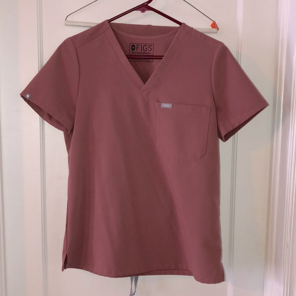 Matching small pink Figs scrub top and bottom.